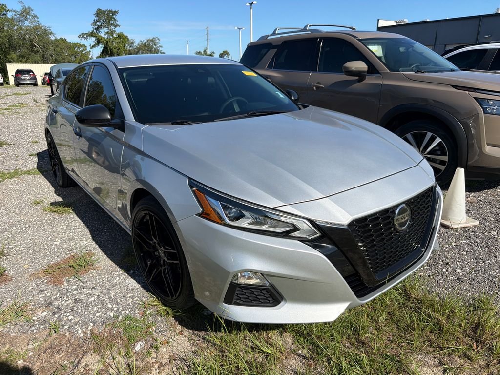 Used 2022 Brilliant Silver Metallic Nissan 2.5 SV image 3