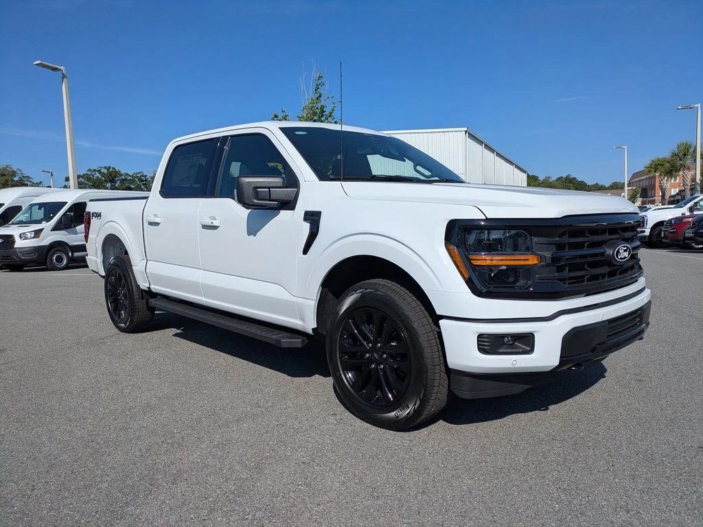 New 2026 Oxford White Ford XLT image 2