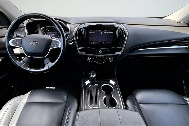 Used 2020 Silver Ice Metallic Chevrolet LT image 7