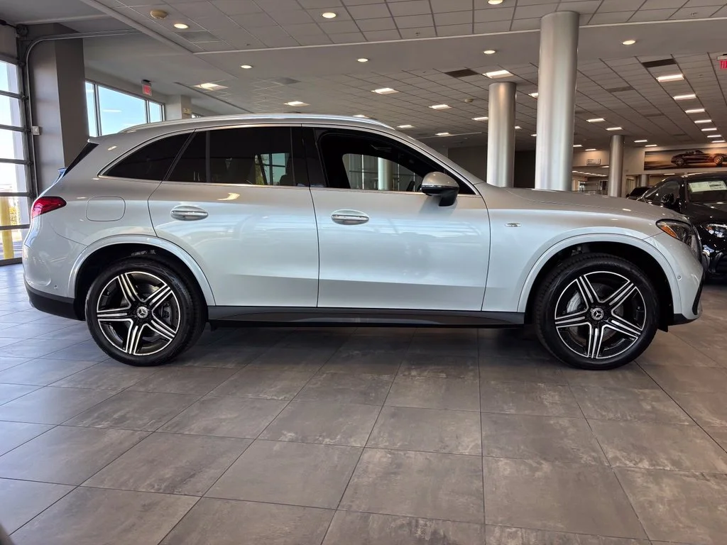 Used 2025 Silver Mercedes-Benz GLC 350e image 3