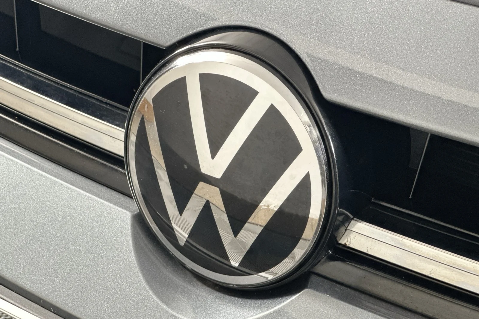 Used 2025 Platinum Gray Metallic Volkswagen S image 15
