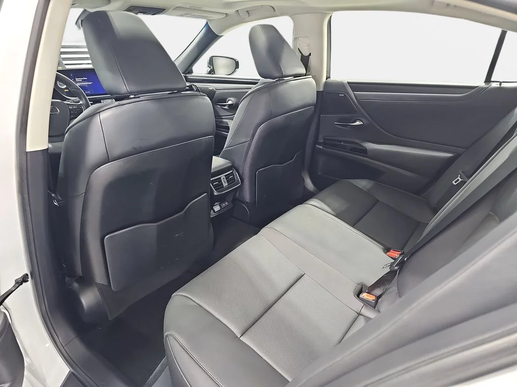 Used 2023 White Lexus 250 image 13