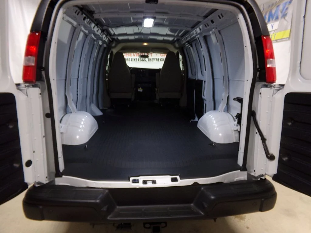 New 2025 Summit White GMC Work Van image 19