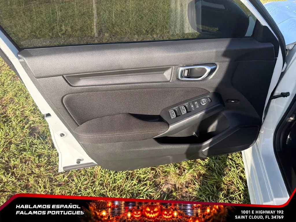 Used 2025  Honda Sport image 12