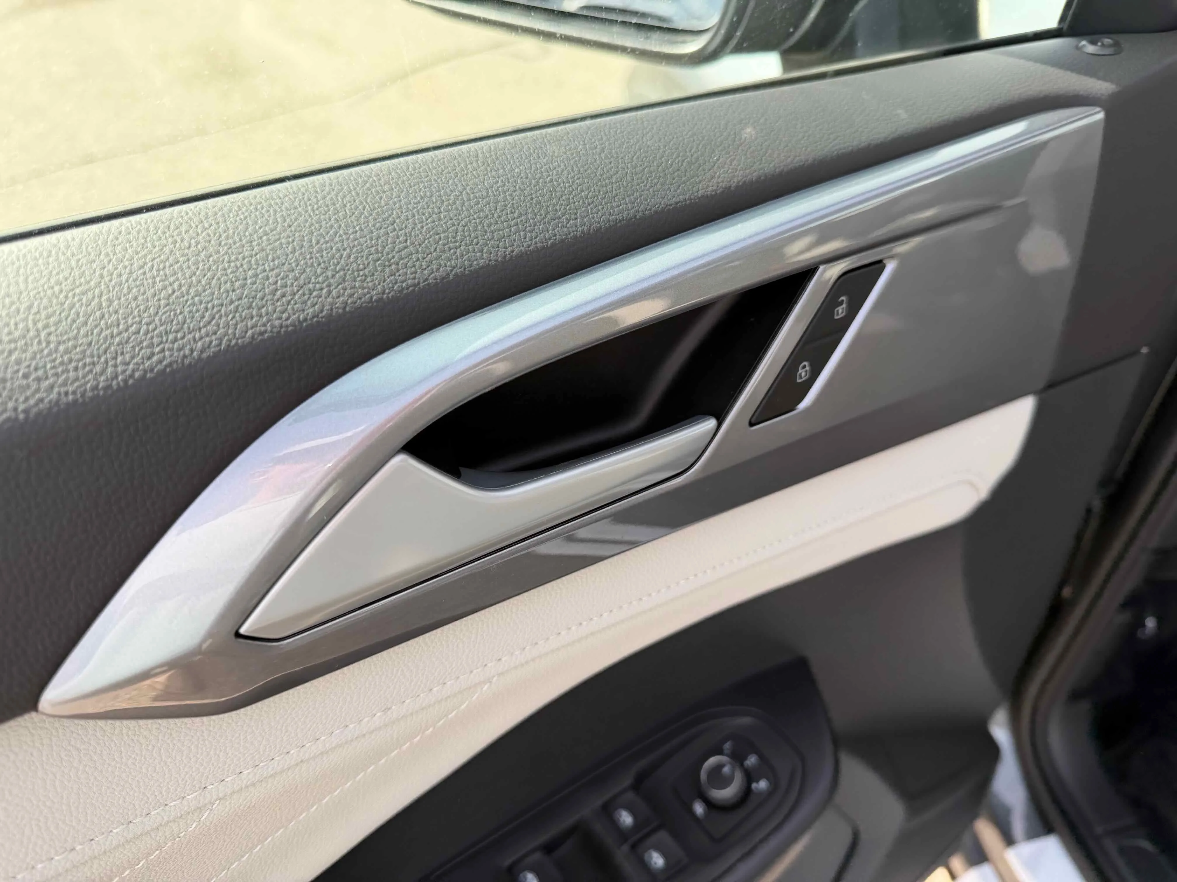 New 2026 Platinum Gray Volkswagen SEL image 17