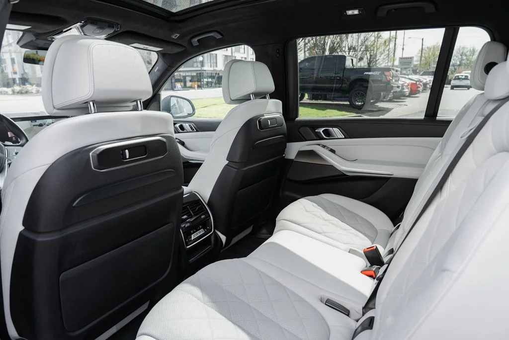 Used 2023 Gray BMW xDrive40i image 25