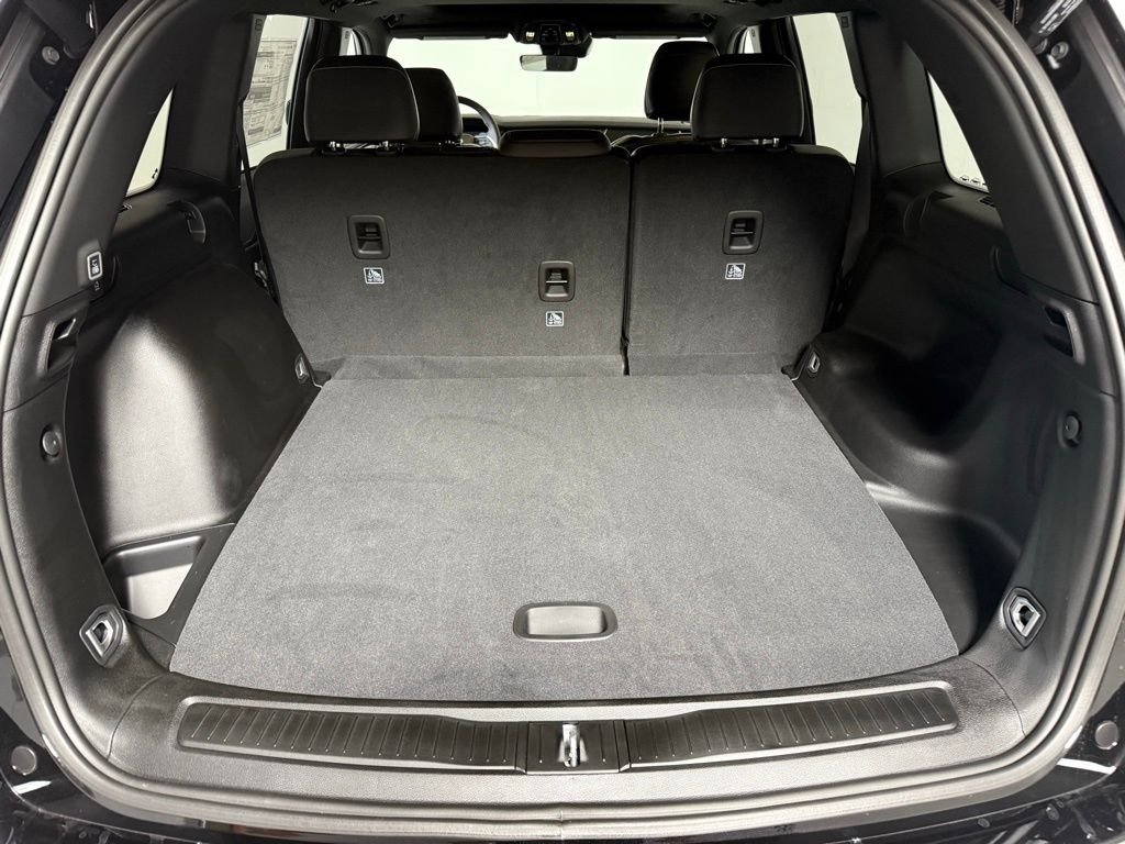 New 2025 Diamond Black Crystal Pearl-Coat Exterior Paint Jeep Altitude X image 15
