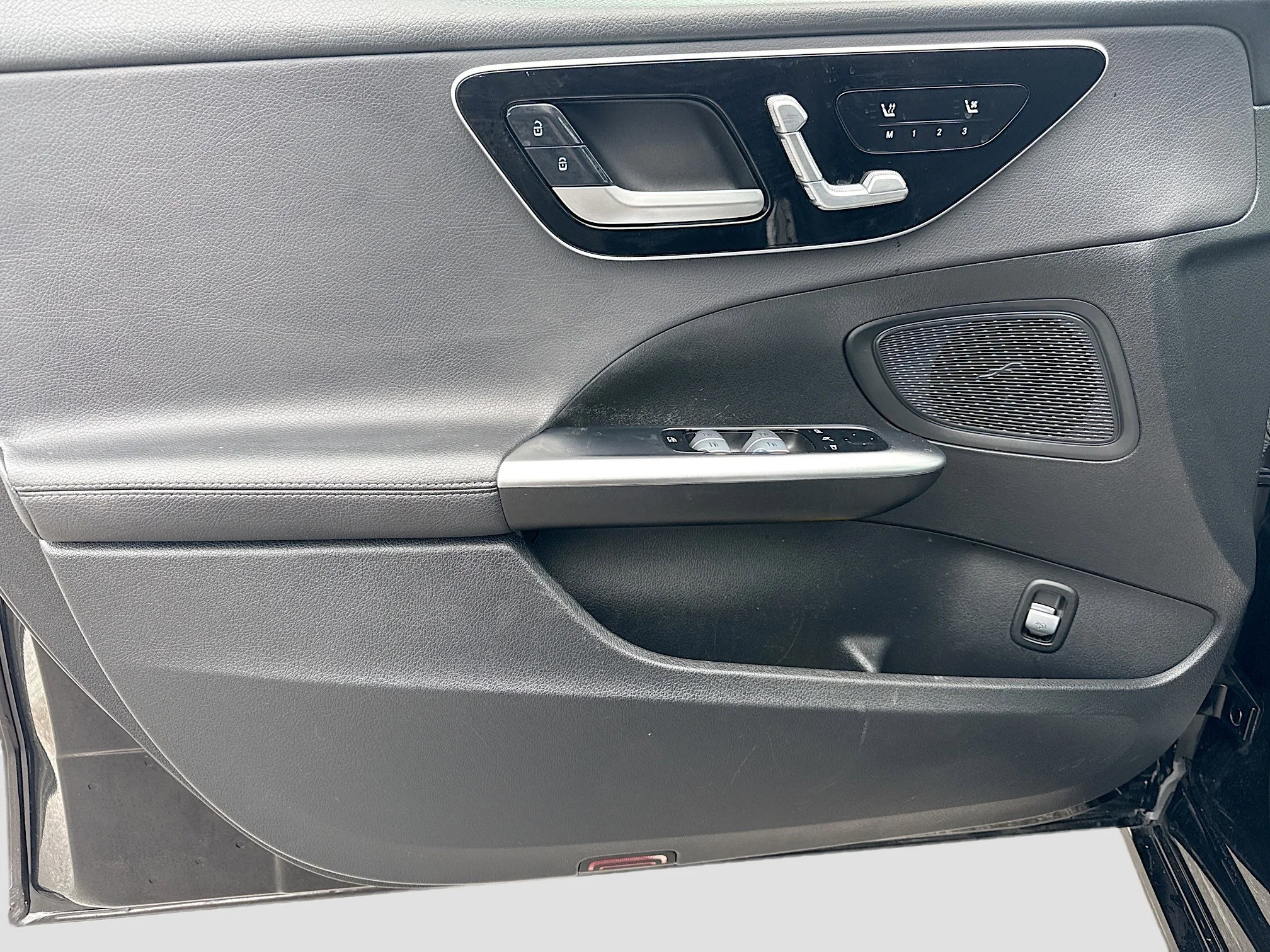 Used 2022 Obsidian Black Metallic Mercedes-Benz C 300 image 22