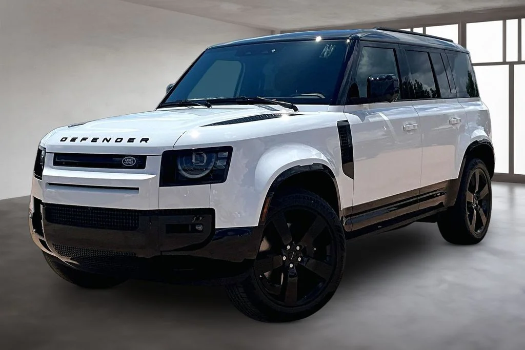 New 2026 White Land Rover X-Dynamic SE image 1