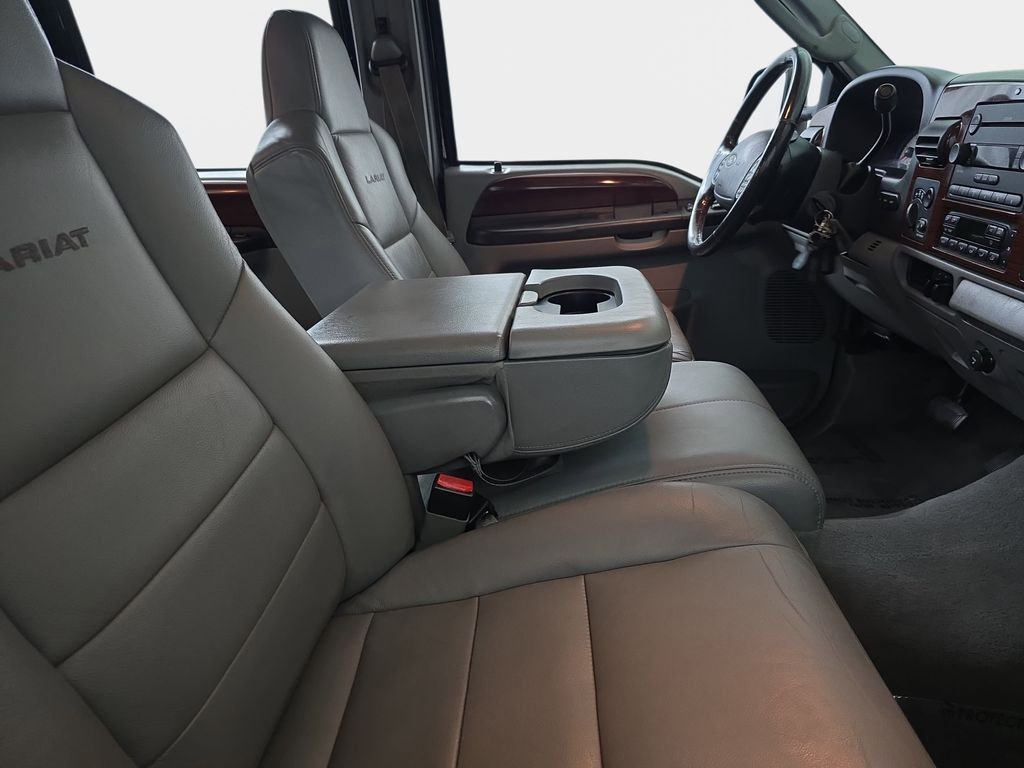 Used 2005 Black Clearcoat Ford  image 4