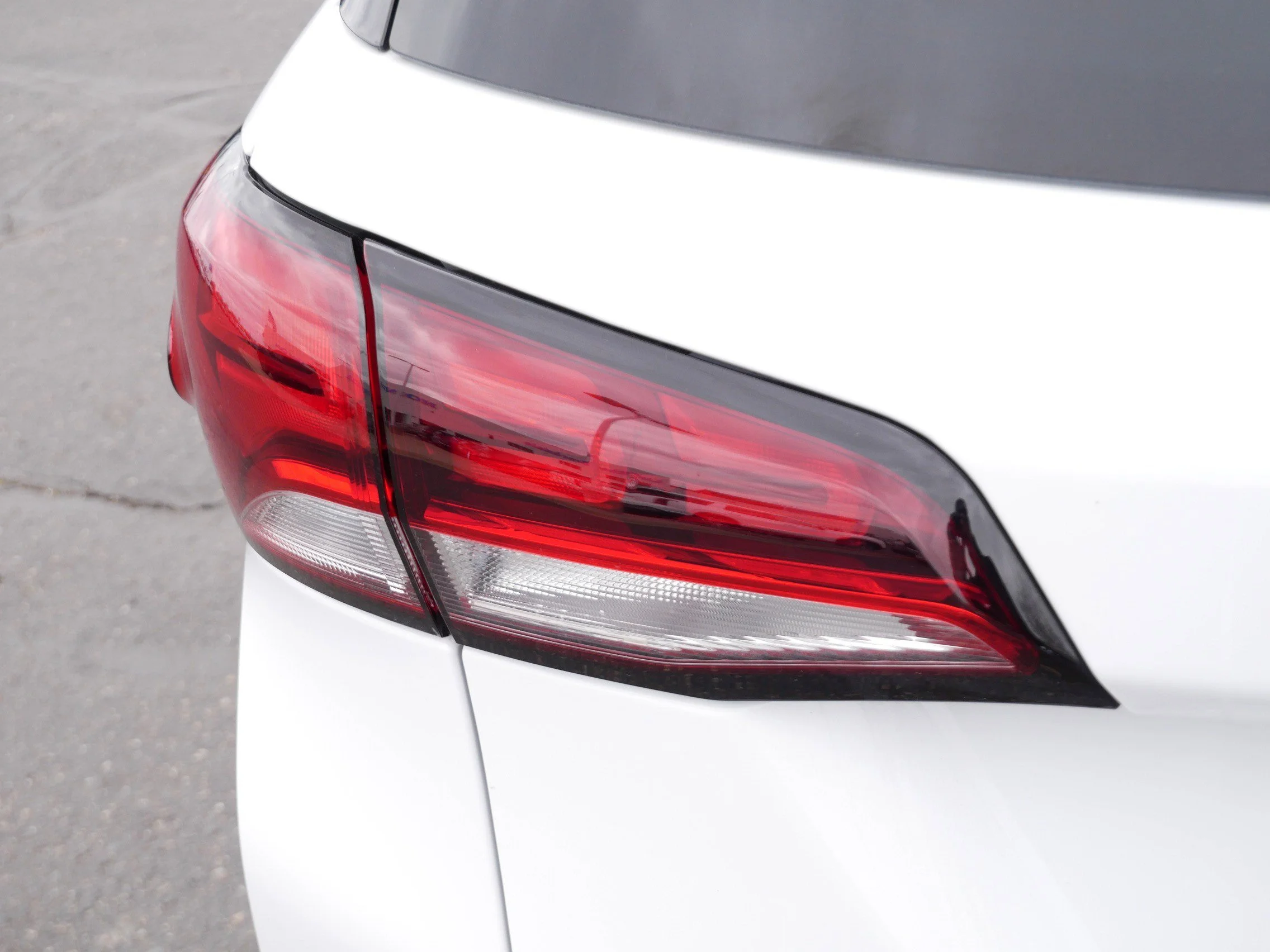 Used 2024 Summit White Chevrolet LT image 17