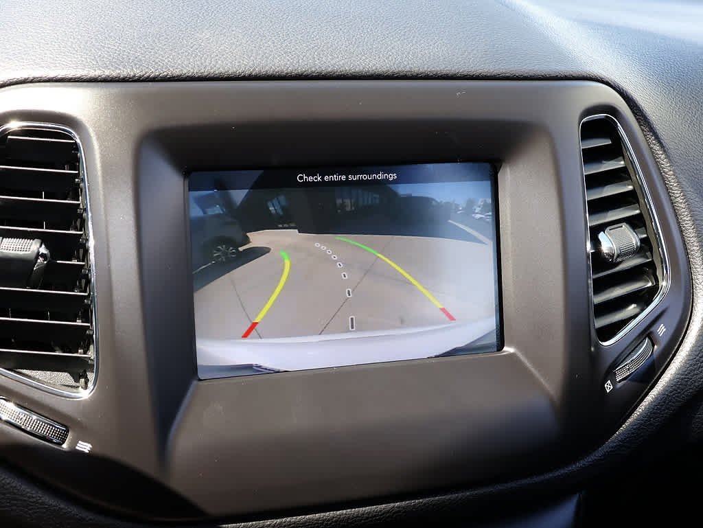 Used 2018 White Clearcoat Jeep Latitude image 17