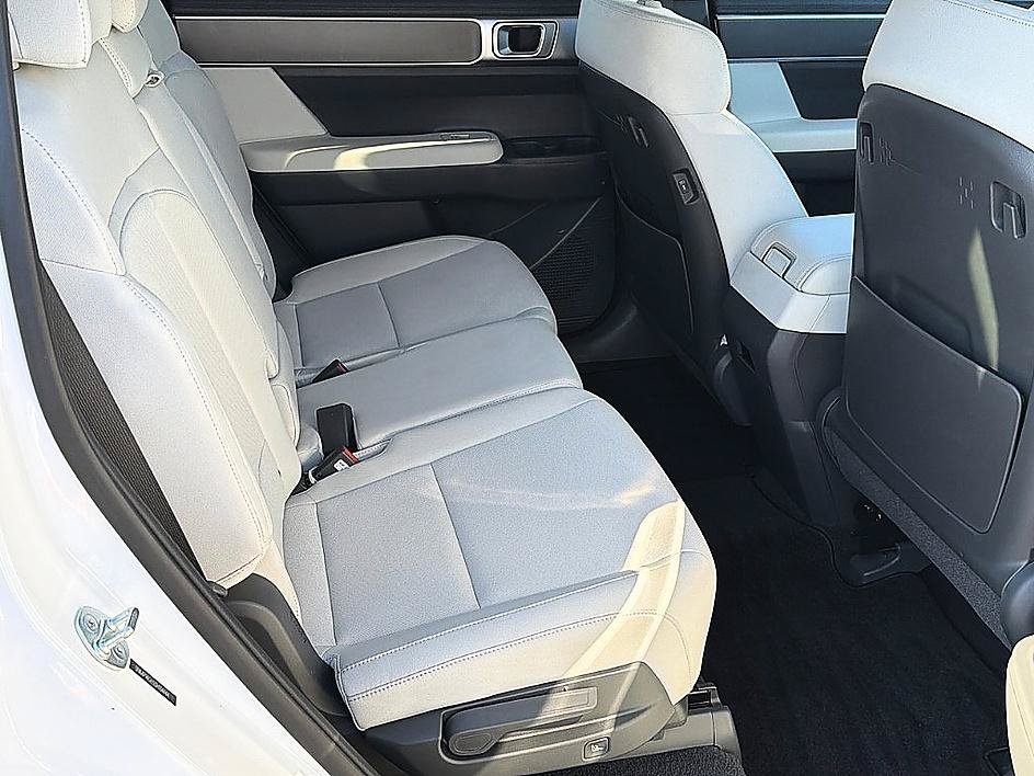 Used 2025 Serenity White Hyundai SE image 25