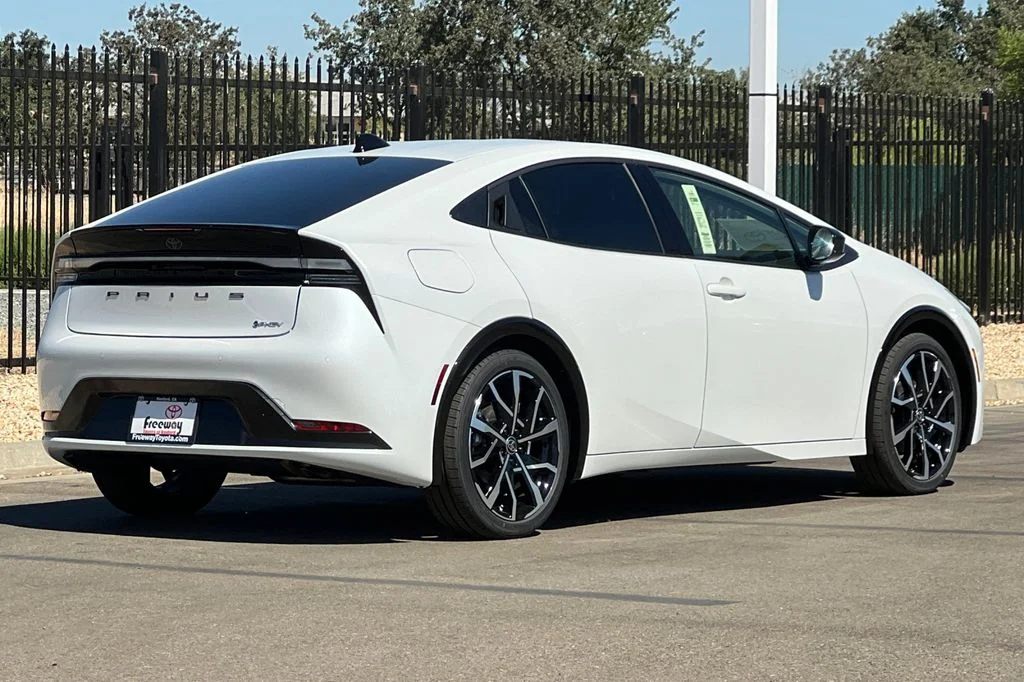 New 2026 Wind Chill Pearl Toyota XSE image 4
