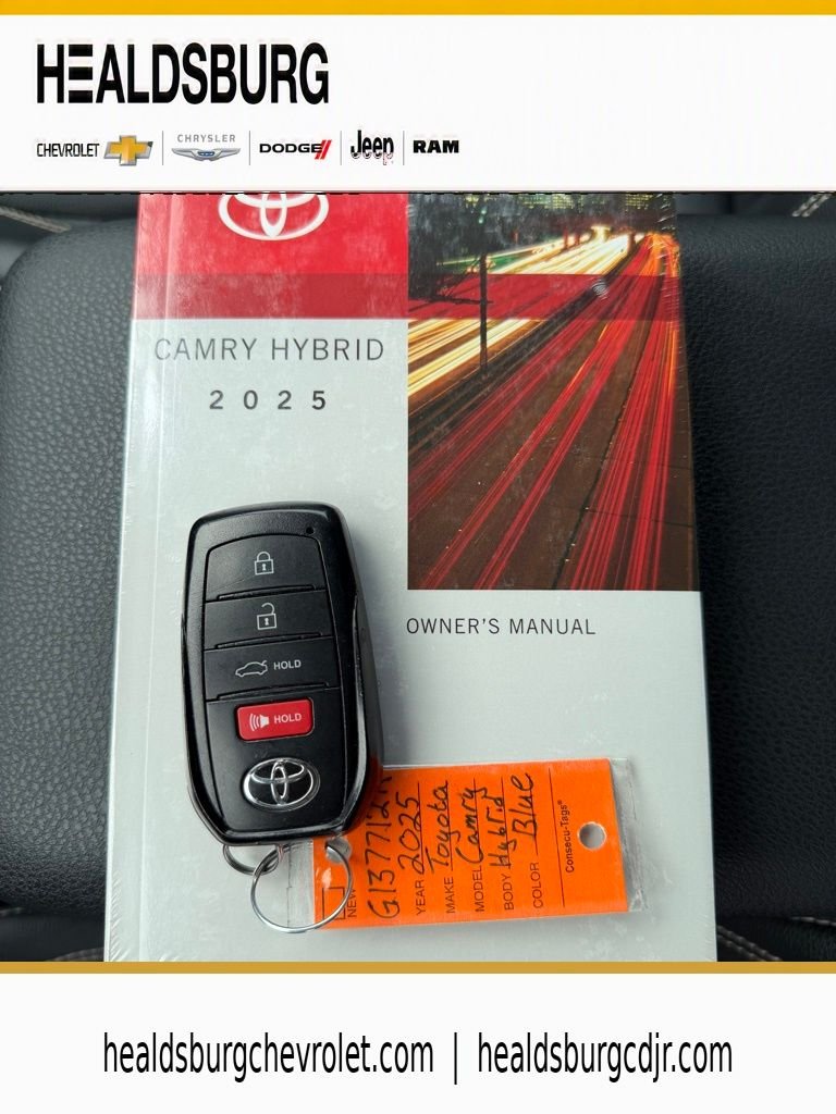 2025 Toyota Camry SE - Photo 30