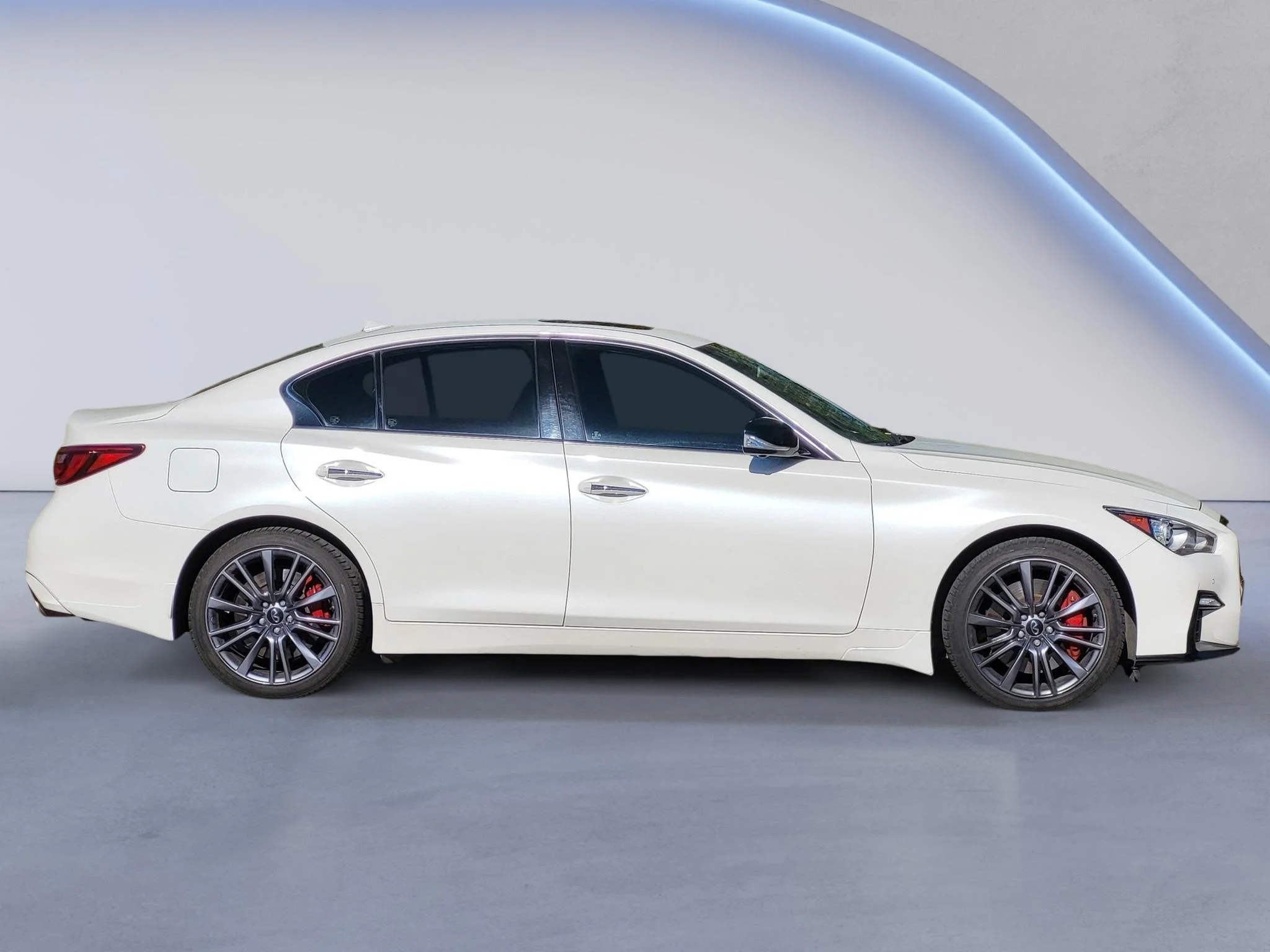 Used 2023 Majestic White INFINITI RED SPORT 400 image 4