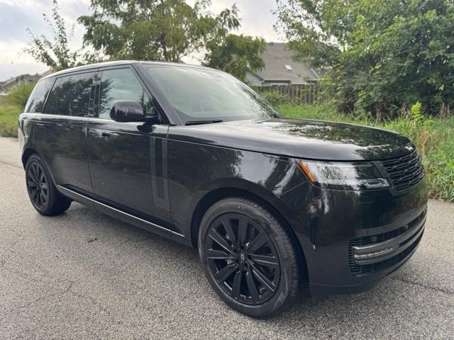New 2027 Santorini Black Land Rover SE image 4