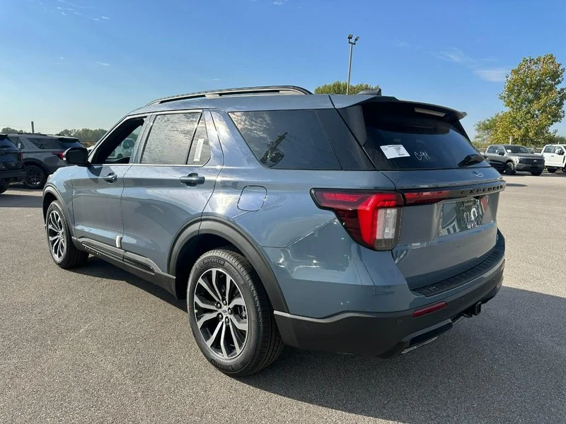 New 2026 Vapor Blue Metallic Ford ST-Line 4WD image 3