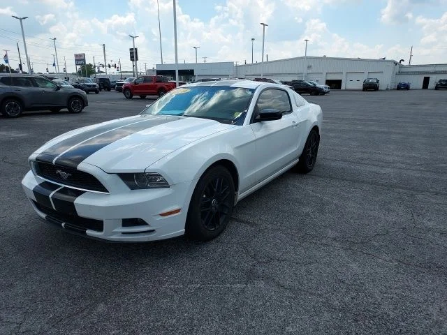 Used 2014 White Ford V6 image 9