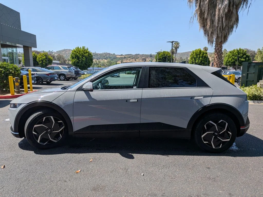 Used 2024 Gray Hyundai SEL image 4