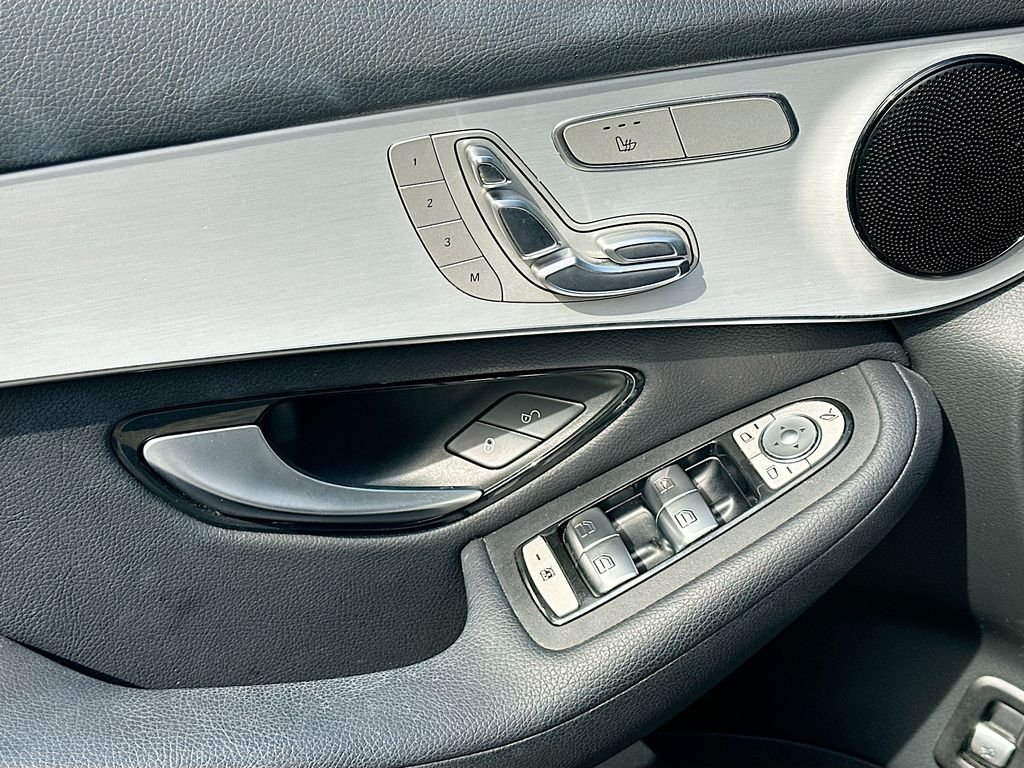Used 2022 Gray Mercedes-Benz GLC 300 image 17