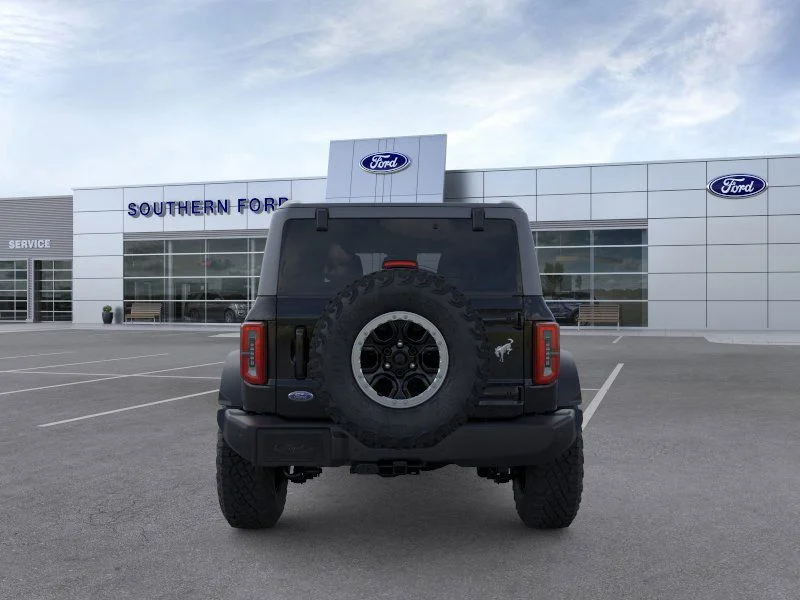 New 2025 Shadow Black Ford Outer Banks image 5
