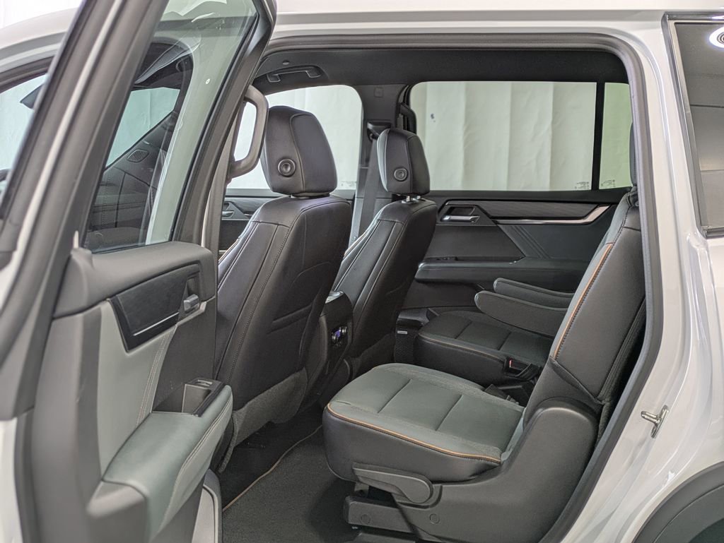 2026 GMC Acadia AT4 - Photo 8