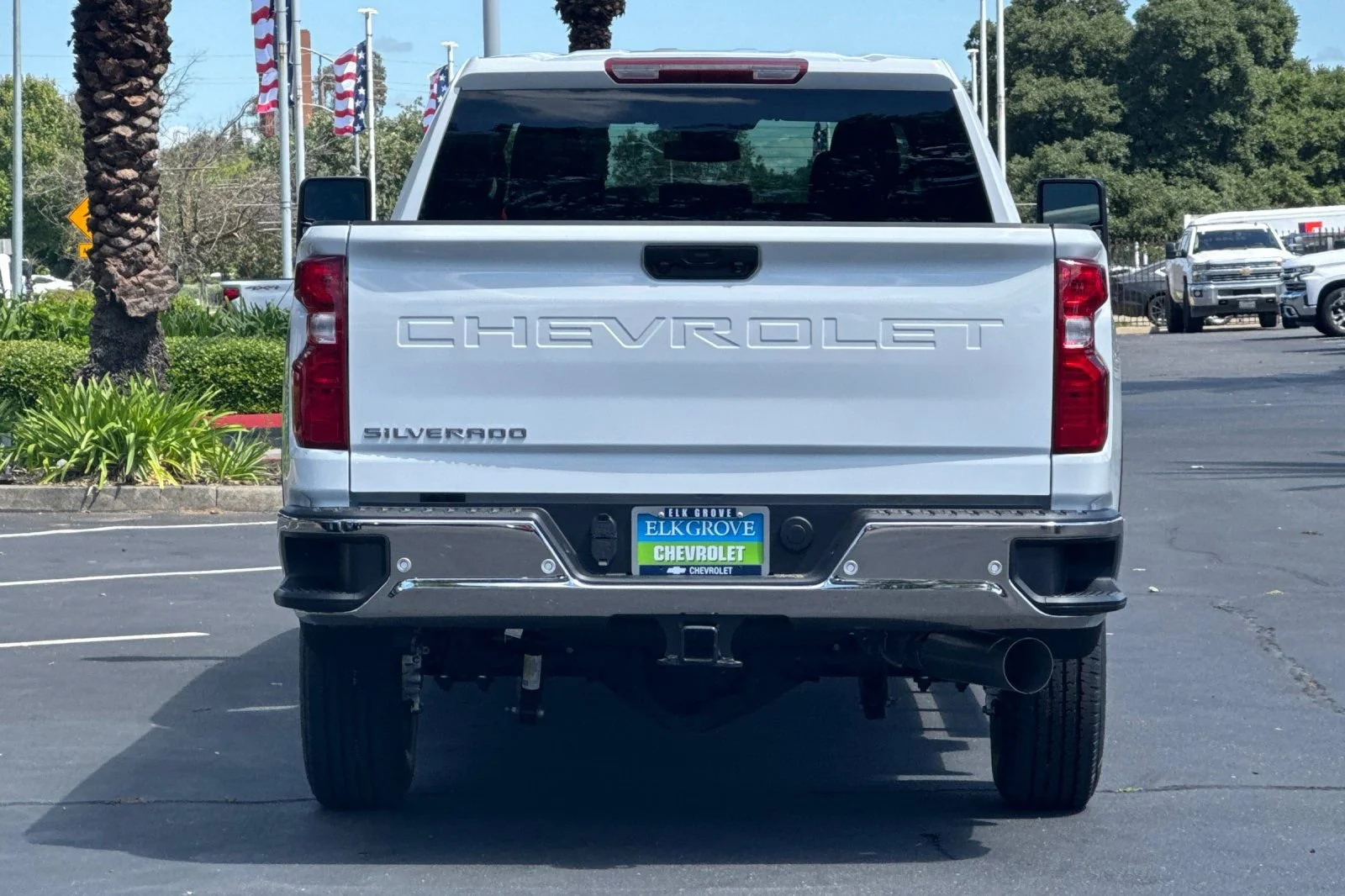 New 2026 Summit White Chevrolet WT image 4