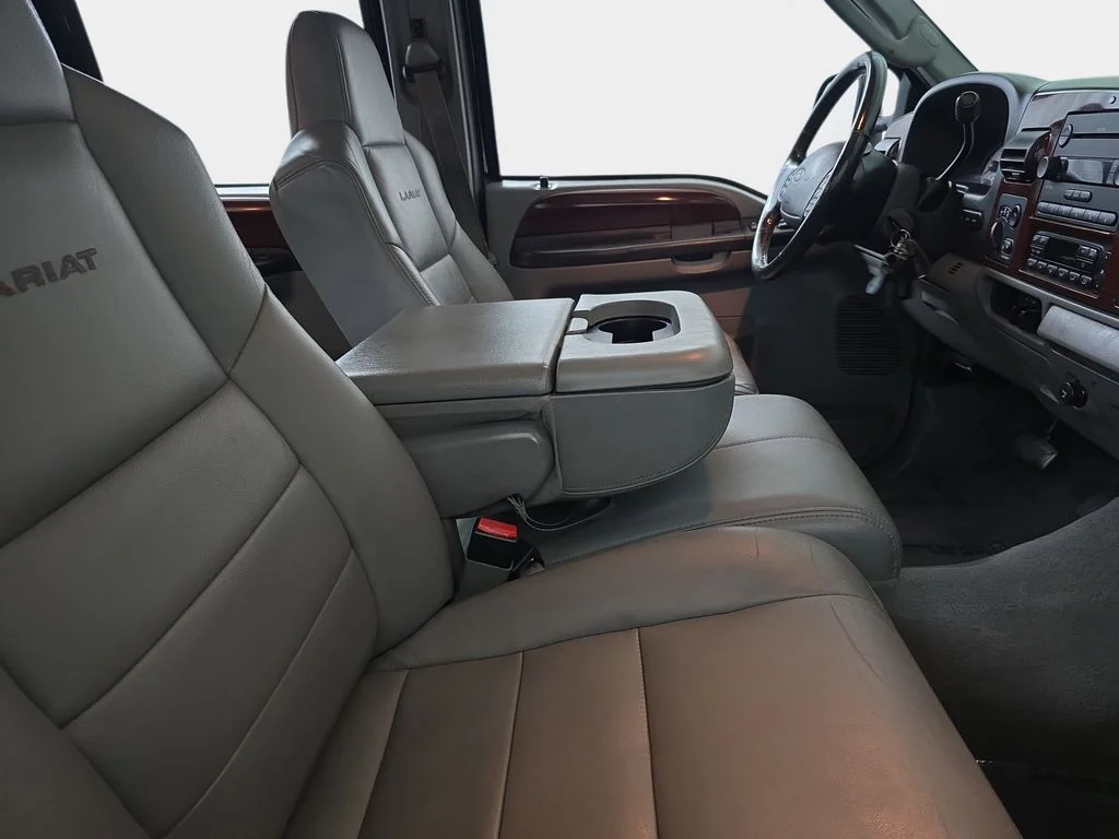 Used 2005 Black Clearcoat Ford Lariat image 4