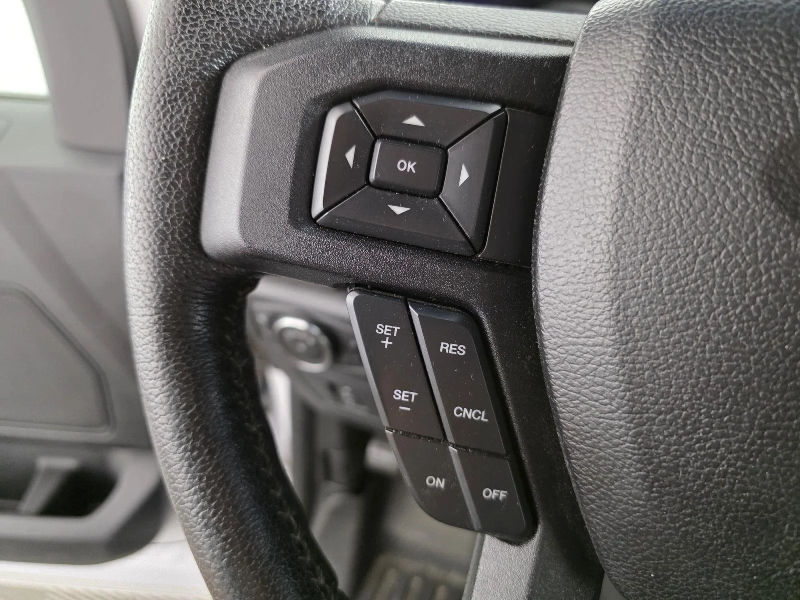 Used 2016 Oxford White Ford XLT image 29