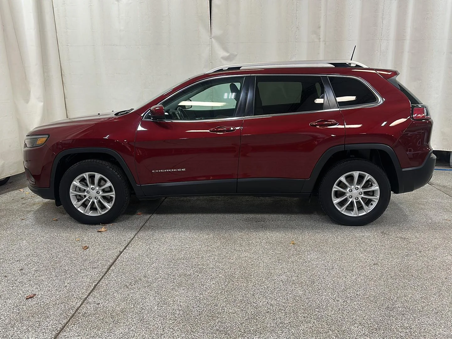 Used 2019 Jeep Cherokee Latitude with VIN 1C4PJMCX6KD276769 for sale in Waconia, Minnesota