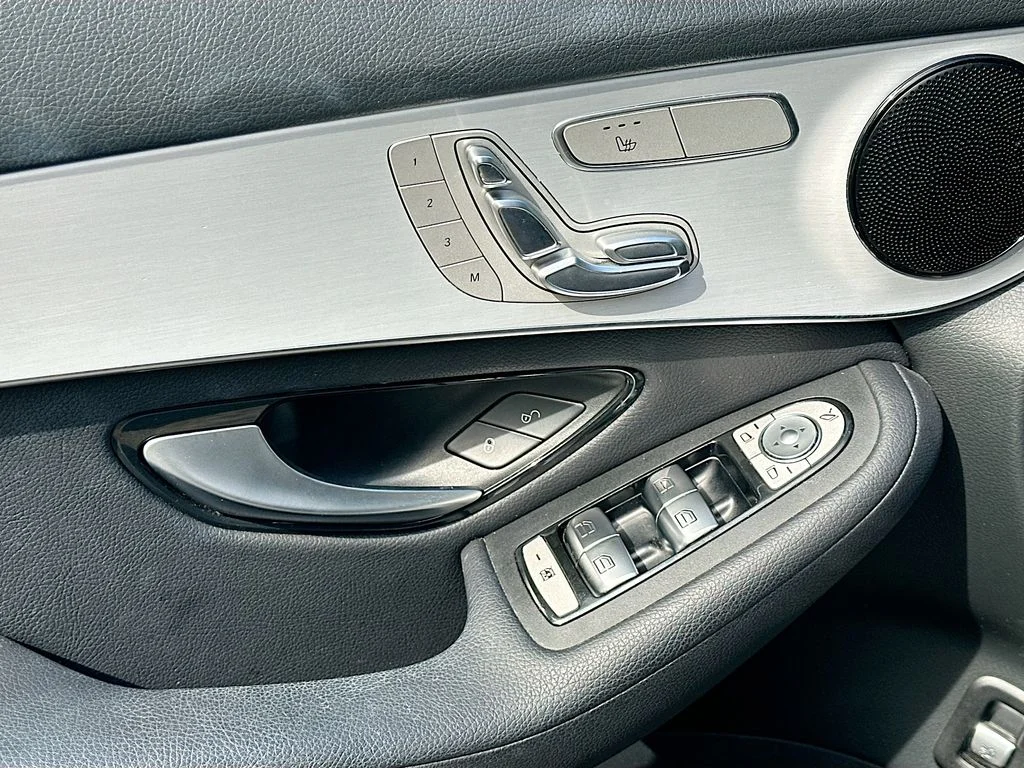 Certified Used 2022  Mercedes-Benz GLC 300 image 17