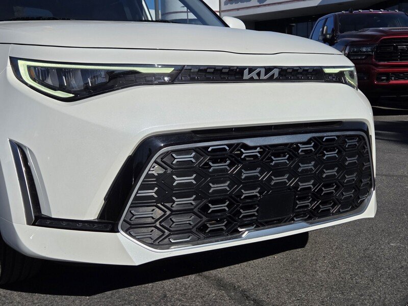 Used 2023 White Kia GT-Line image 8