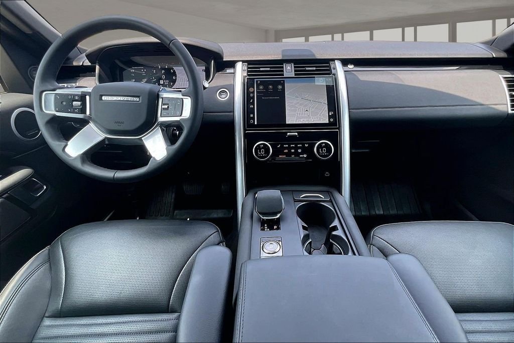 Used 2025 White Land Rover S image 15