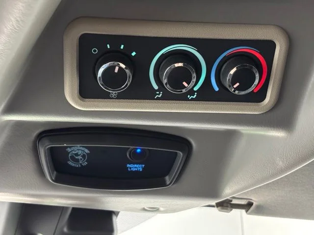 Used 2019 Silver Ice Metallic Chevrolet Explorer Limited SE image 31