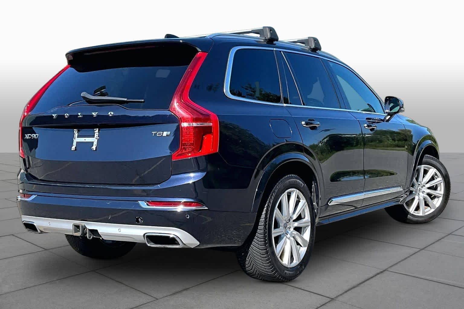 Used 2017 Magic Blue Metallic Volvo Inscription image 13