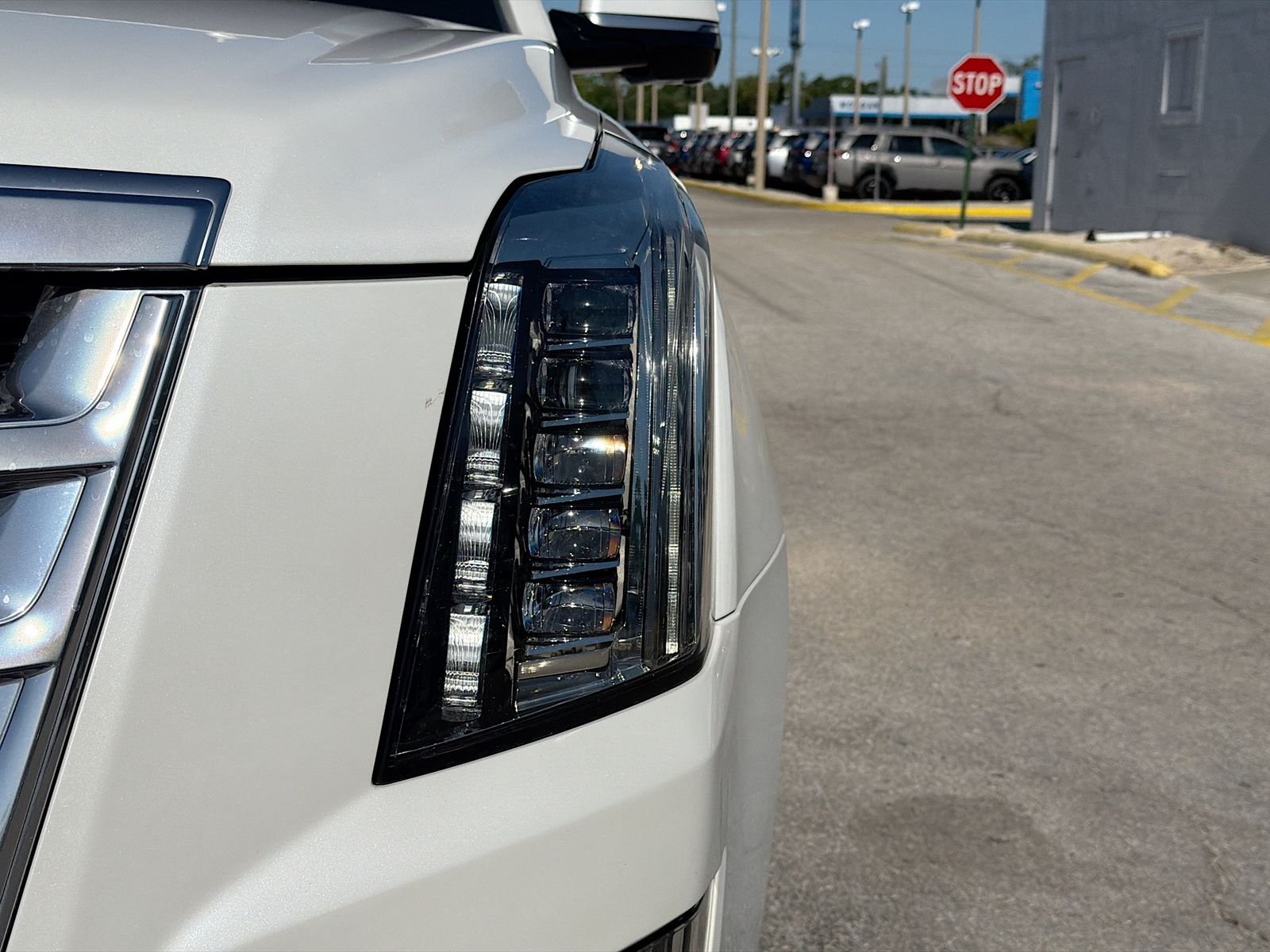 Used 2020 White Cadillac Luxury image 9