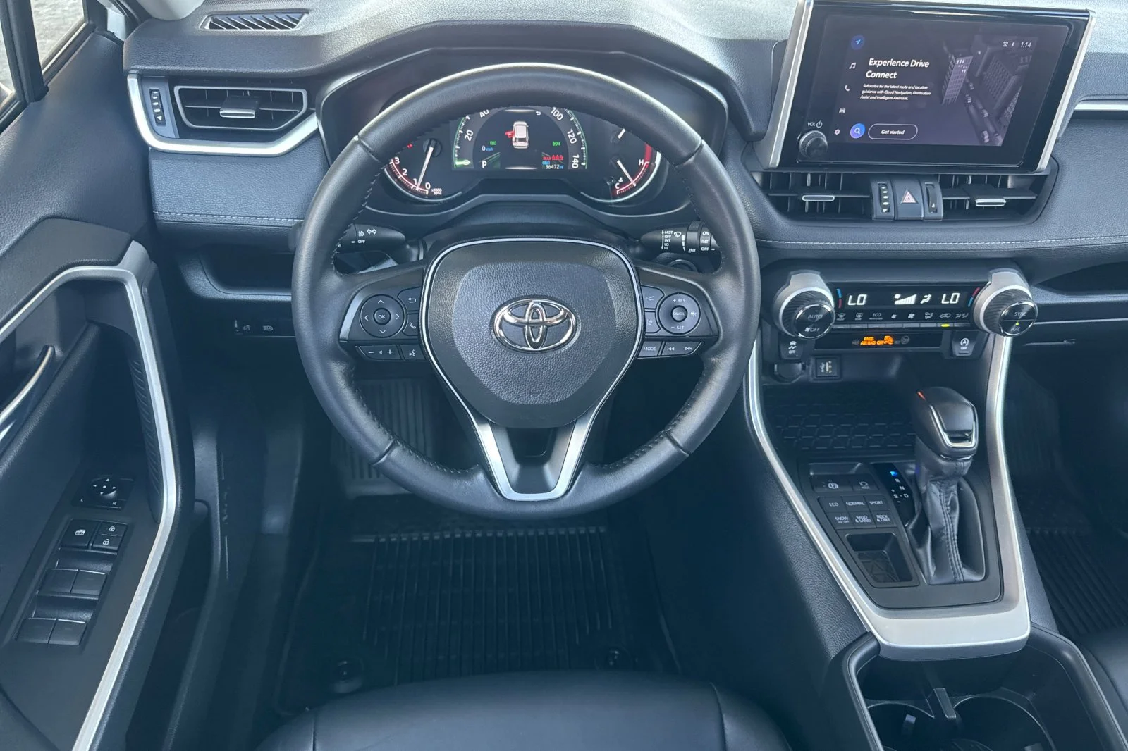 Used 2025 Beige Toyota XLE Premium image 17