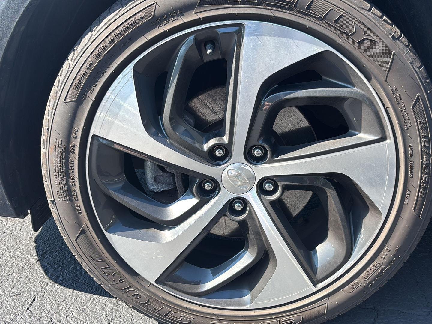 Used 2016 Coliseum Grey Hyundai Sport image 17