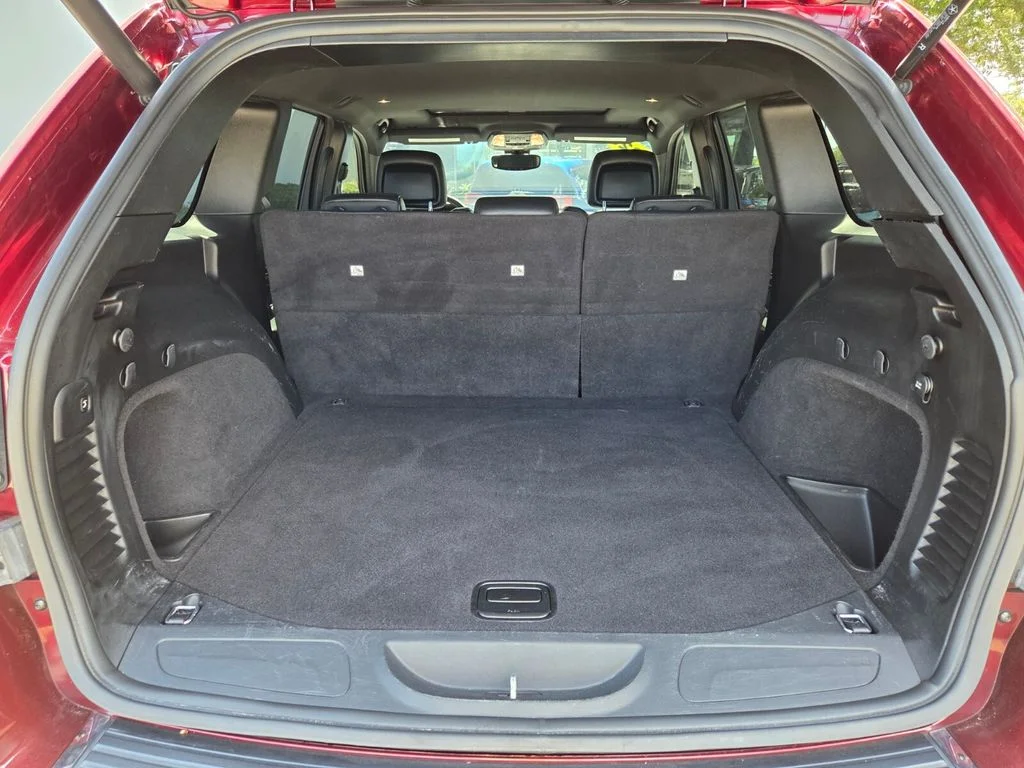 Used 2020 Red Jeep Limited image 9