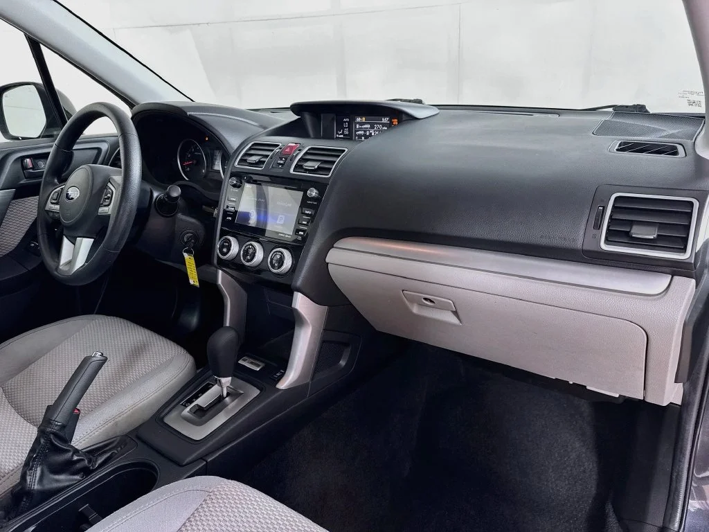 Used 2018 Gray Subaru 2.5i Premium image 35