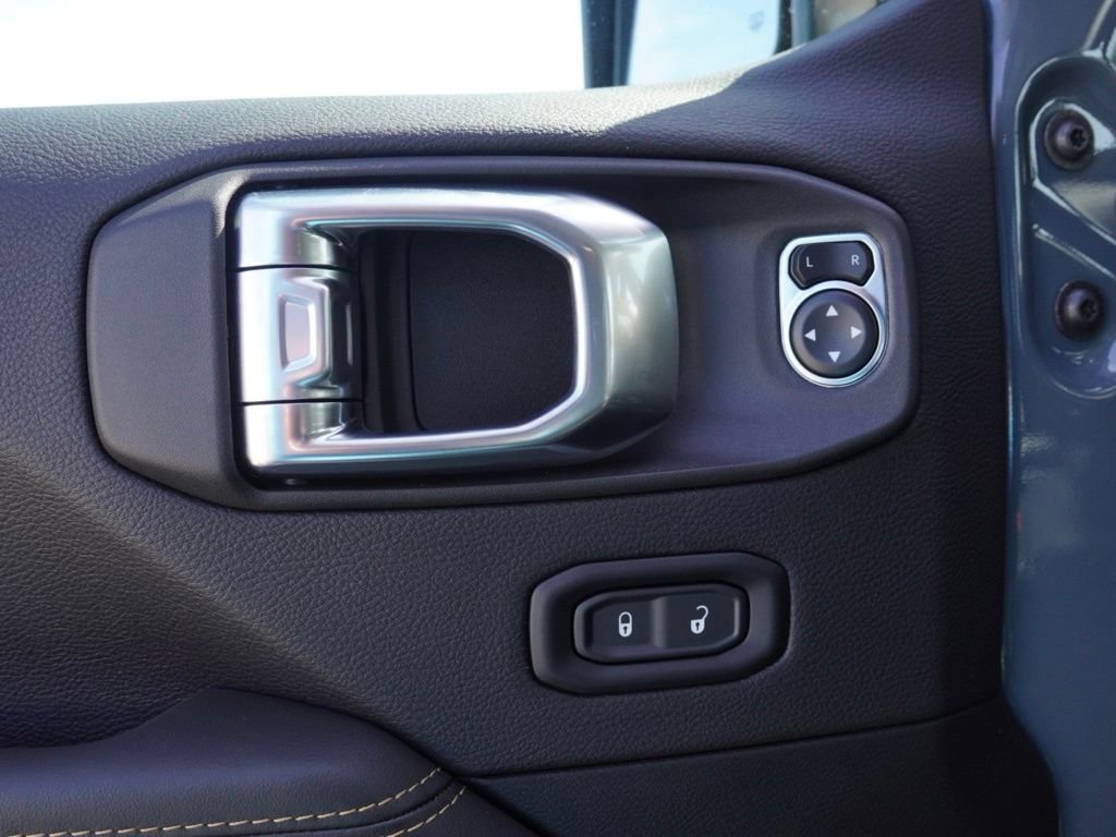 New 2026 Anvil Clear-Coat Exterior Paint Jeep Sahara image 8