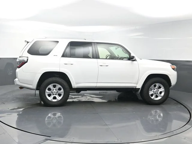 Used 2018 White Toyota SR5 image 8