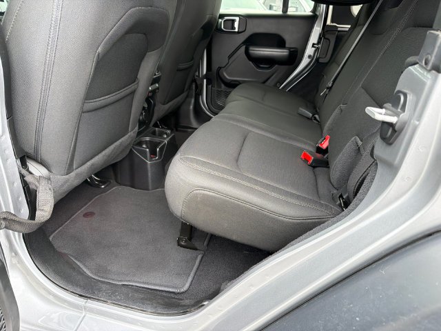Used 2020 Silver Jeep Unlimited Sport Altitude image 21