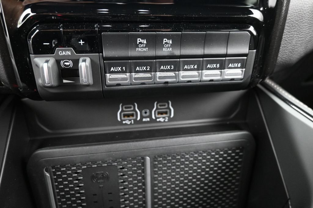 New 2026 Diamond Black Crystal Pearl-Coat Exterior Paint RAM RHO image 26