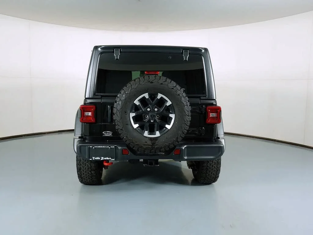 Certified Used 2025 Black Clearcoat Jeep Rubicon image 6