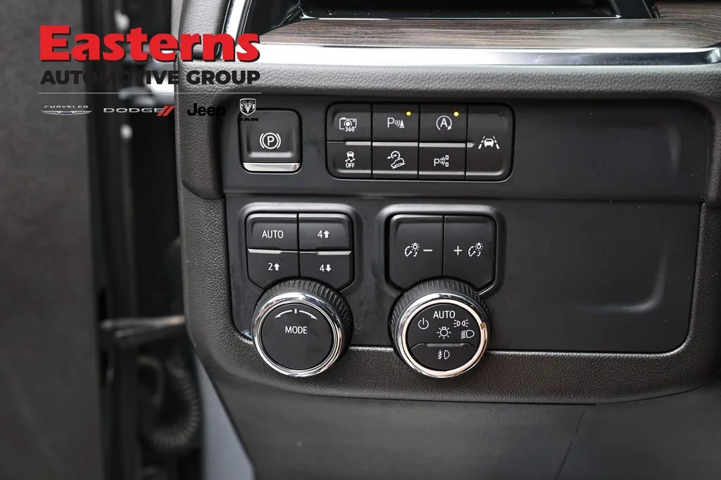 Used 2025 Gray Chevrolet Z71 image 22