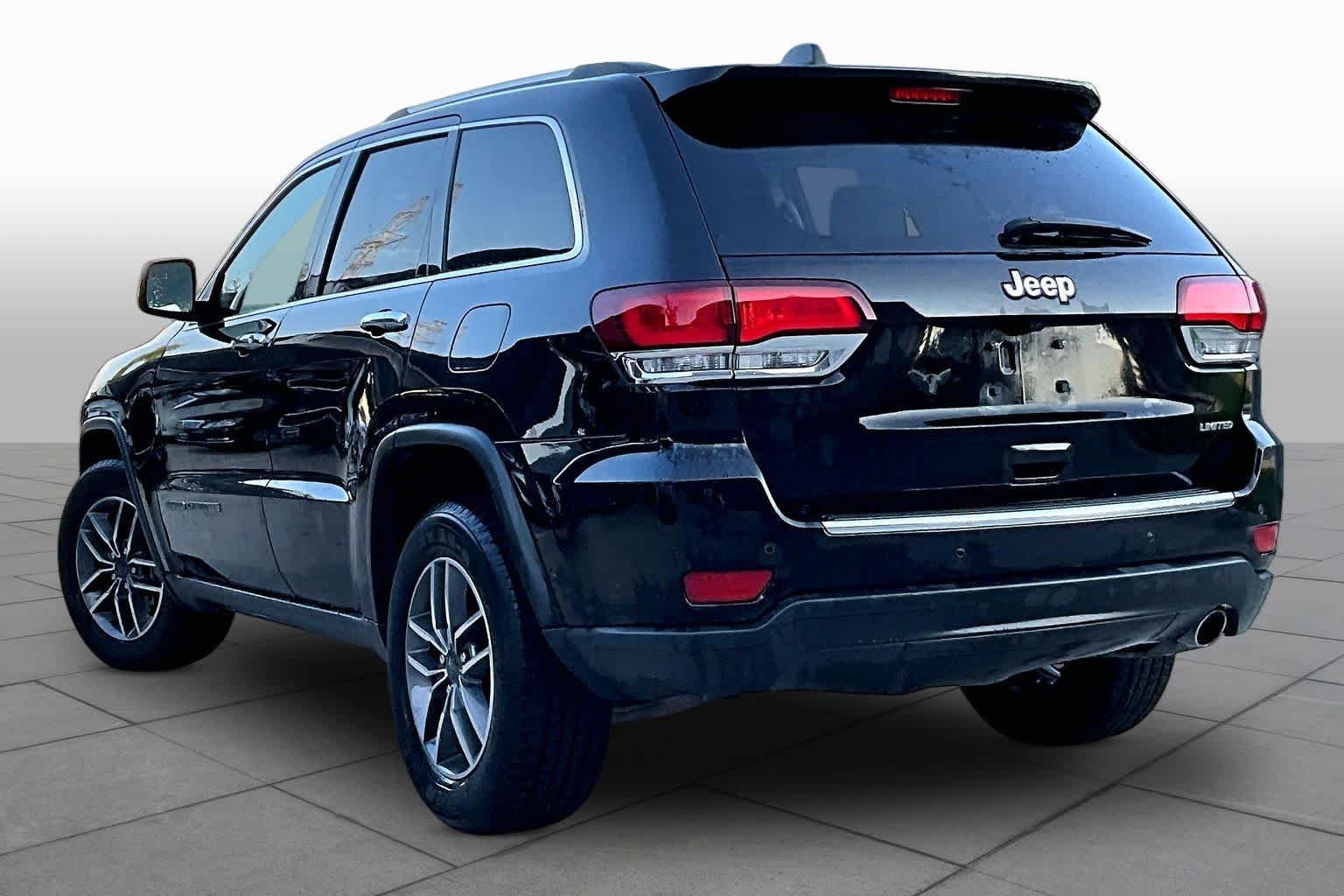 Used 2020 Diamond Black Crystal Pearlcoat Jeep Limited image 11