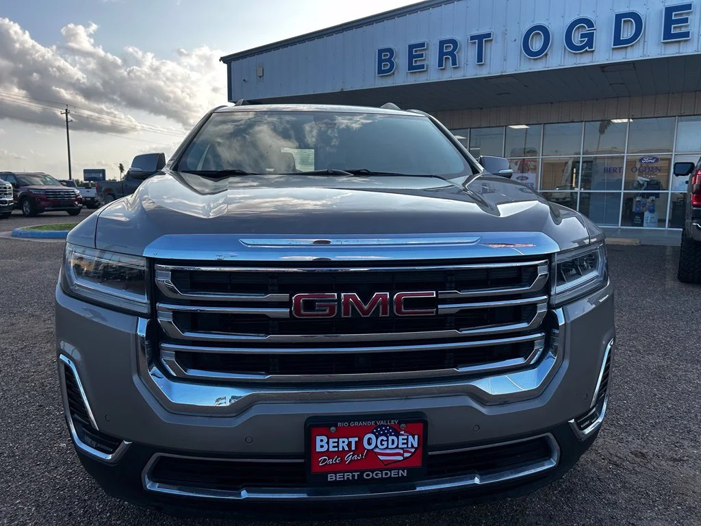 Used 2023  GMC SLE image 2
