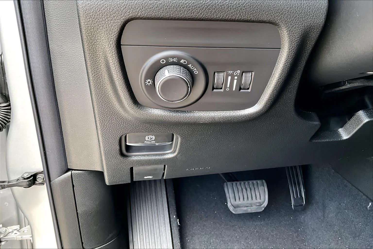 New 2026 Silver Zynith Exterior Paint Jeep Laredo image 19